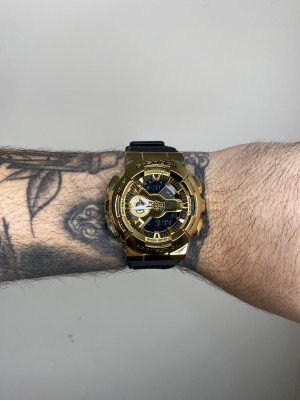 G-SHOCK GA-110 CAIXA EM AÇO DOURADO